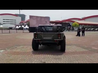Istri Menhan RI mencoba BIMA M 31 di Indodefence 2018