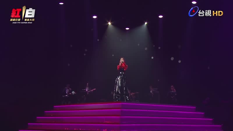 Rainie Yang Red And White Arts