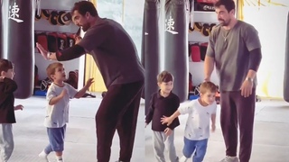 Immagini di İbrahim Çelikkol che si allena con suo figlio Ali baby.!#ibrahimçellikol