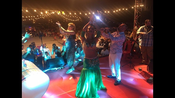 Oryantal Didem performing in a