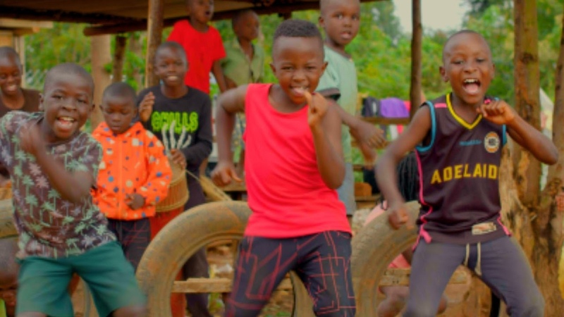 Masaka Kids Africana Dancing Live Happy, , Prince feat LIL