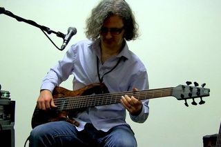 Steve Lawson solo bass cover of Lionel Richie’s ’Hello’ @ London Bass Guitar Show 2012