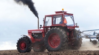 Volvo BM 814 Turbo + 6 furrow plow on duty in the field plowing