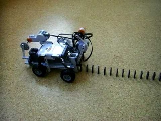 Lego Mindstorms NXT Domino stacker