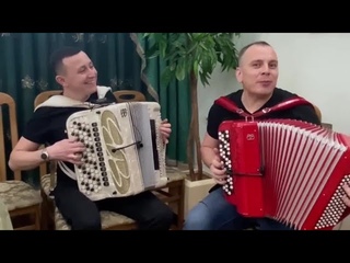 Как же красиво поют и играют на баяне