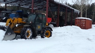 Телескопический погрузчик JCB не  буксует на шинах Мишлен.