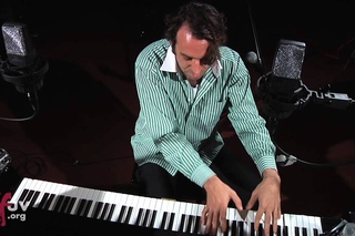 Chilly Gonzales - “Knight Moves“ (Live at WFUV)