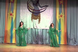 Khaleegi modern Veronika and Natali