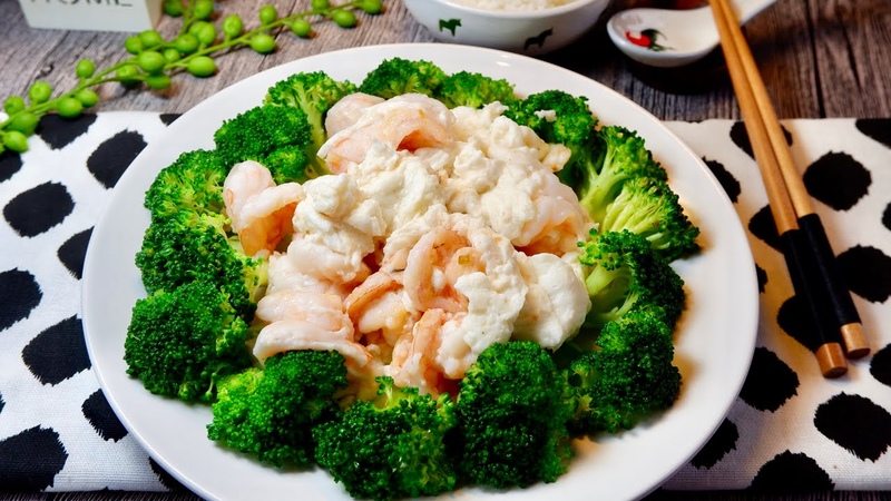 A Super Easy Lunar New Year Dish Idea Prawns Egg Stir Fry w, Broccoli 蛋花虾仁 Chinese Shrimp