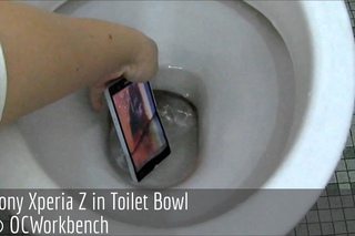 Sony Xperia Z в унитазе
