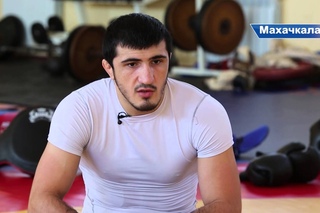 Чемпион М-1 Рамазан Эмеев готовится к своему следующему бою