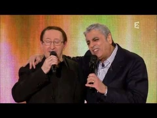 Enrico MACIAS chante en berbère (kabyle), quoi de plus normal.