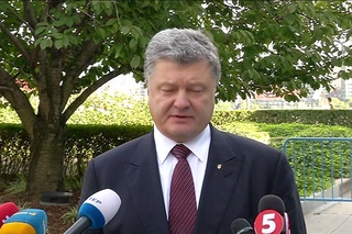 Россия продолжает тактику “их там нет“, - Порошенко