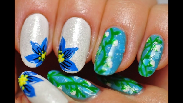 Nail Art. Flowes Design. Bubs, Blue