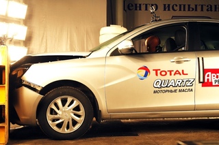 Как держит удар LADA VESTA Страховой краш-тест