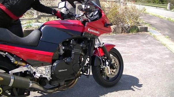 KAWASAKI GPZ 900